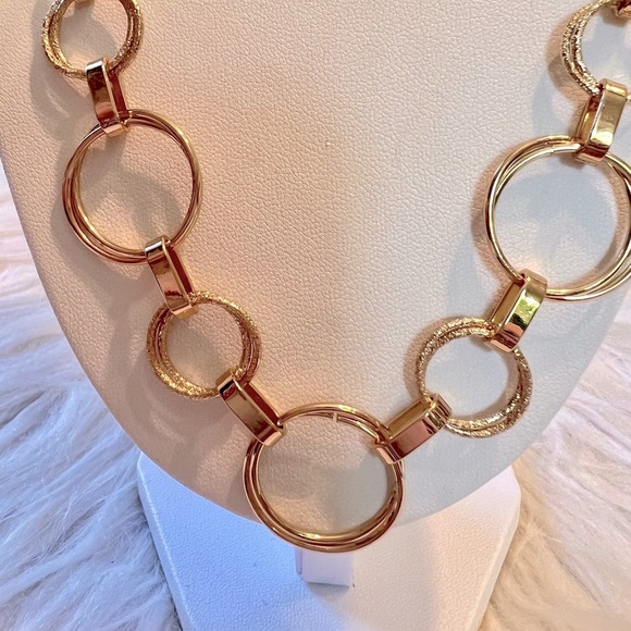 Vintage GV9 Gold
Just the necklace - Picture 4 of 8